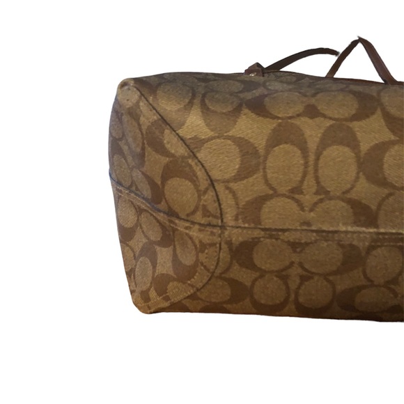 Coach Reversible Signature Saddle Tote Bag With Detachable Pouch. ON HOLD - Picture 8 of 16